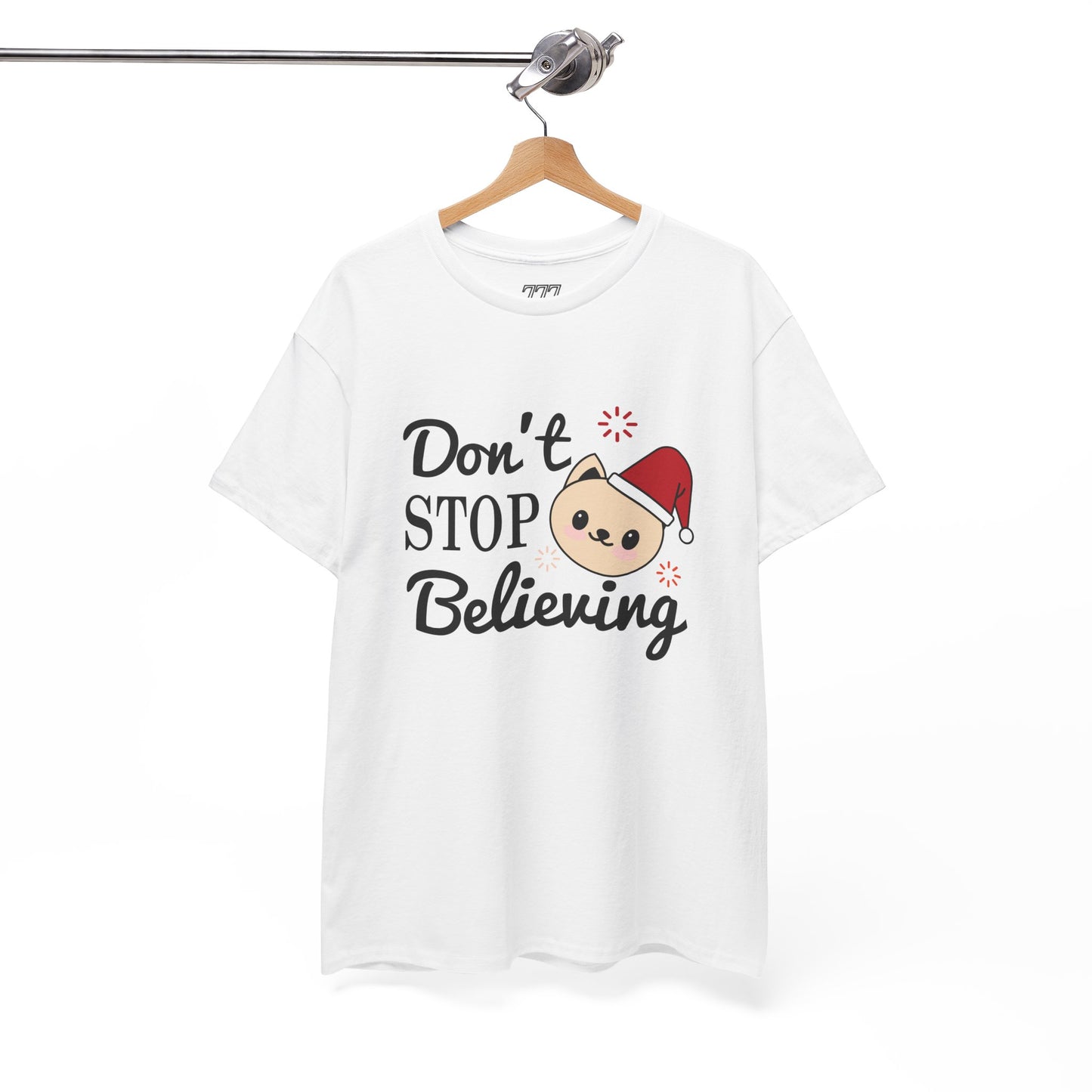 Don’t Stop Believing Christmas T-Shirt – Cute Santa Cat Holiday Tee (Unisex)