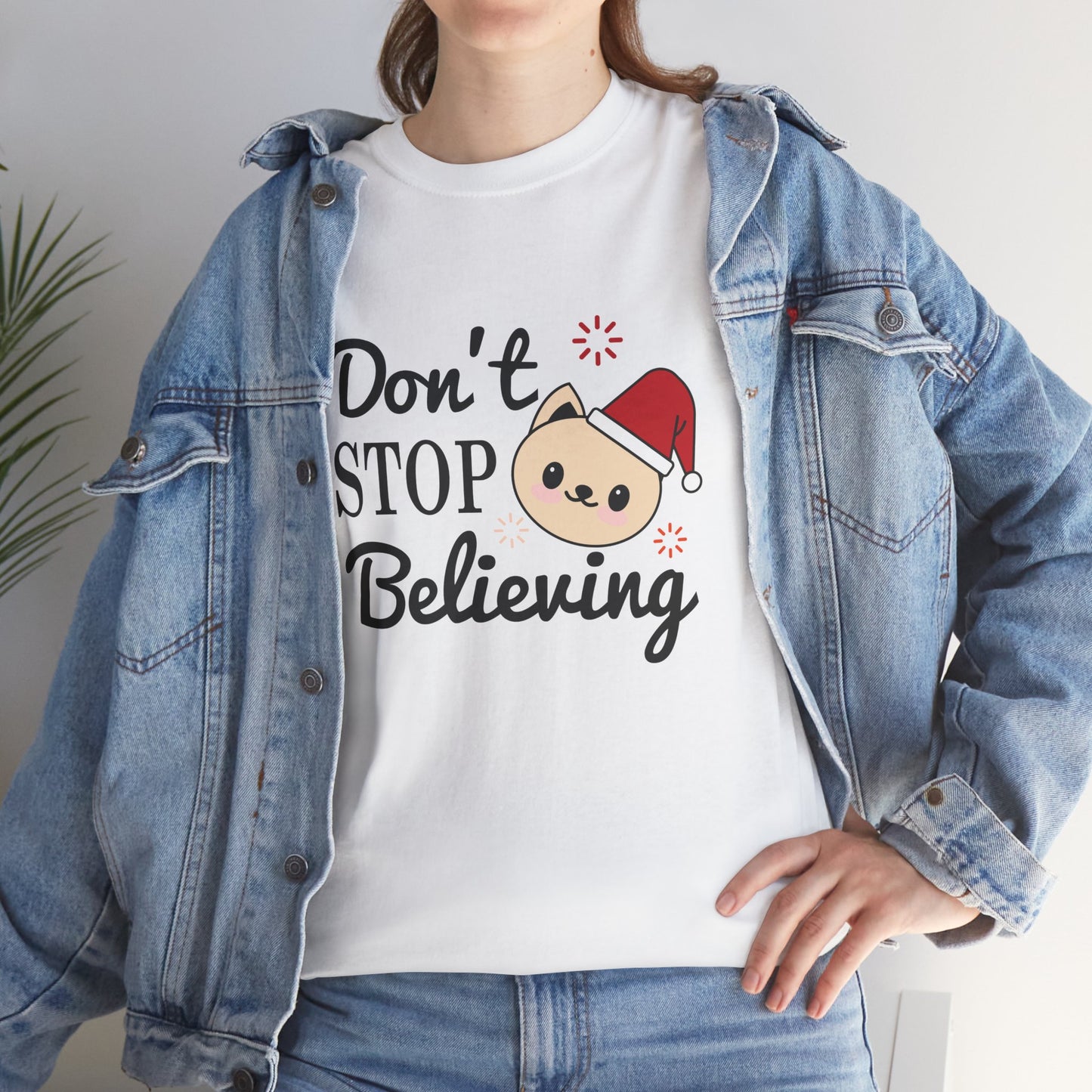 Don’t Stop Believing Christmas T-Shirt – Cute Santa Cat Holiday Tee (Unisex)
