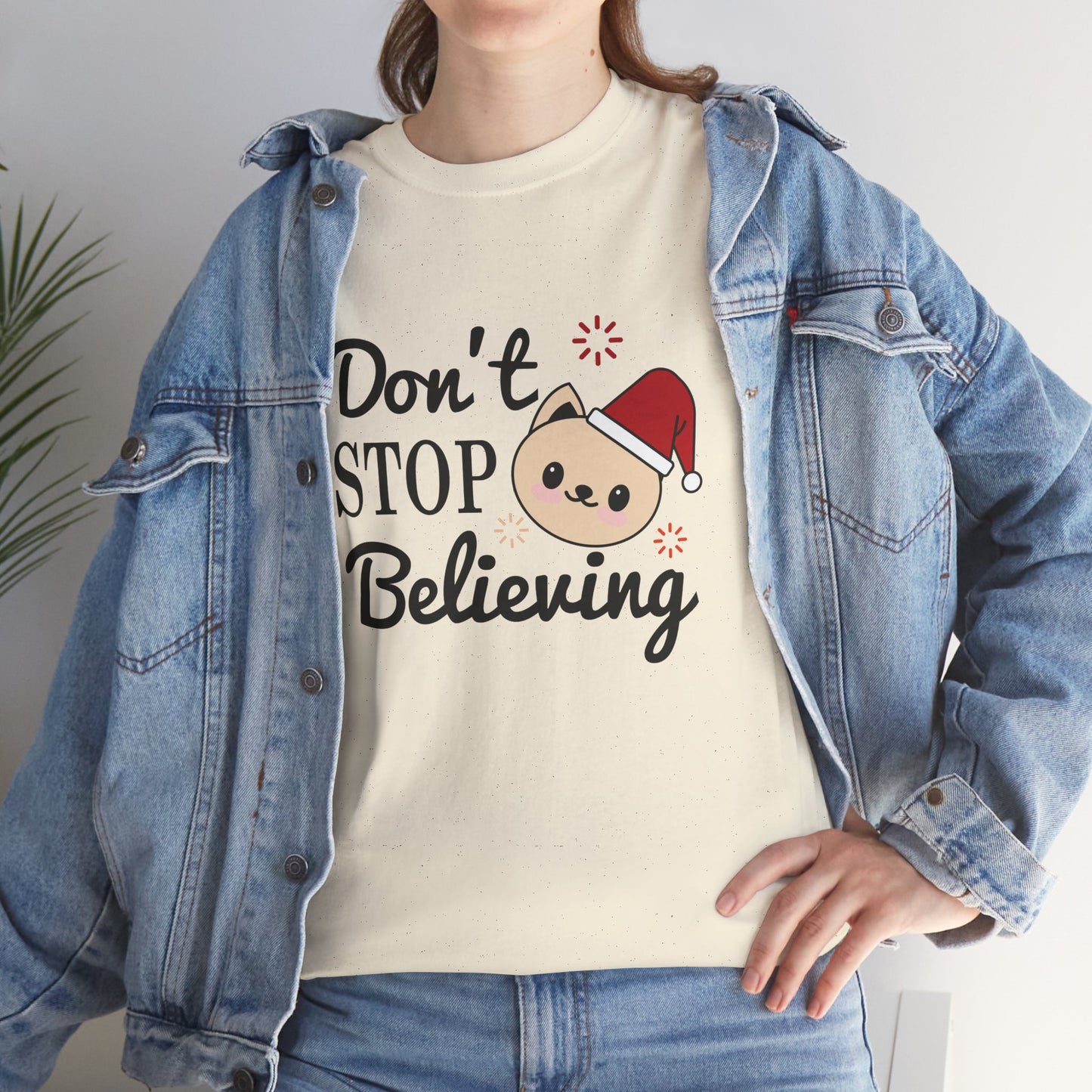 Don’t Stop Believing Christmas T-Shirt – Cute Santa Cat Holiday Tee (Unisex)