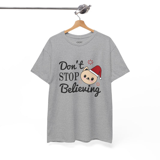 Don’t Stop Believing Christmas T-Shirt – Cute Santa Cat Holiday Tee (Unisex)